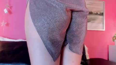 Stefany Suarez online show from 12/19/25, 08:16