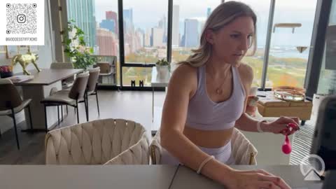 Tiffstreatsxoxo online show from 10/25/25, 07:30