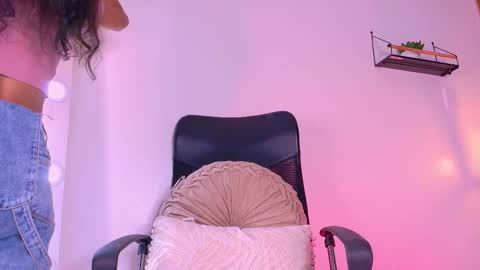 Tiffany  online show from 10/06/25, 08:06