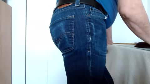 Snapshot of tightshortsspank chatting on 03/08/25, 09:40 Tightshortsspank online show from 03/08/25, 09:40