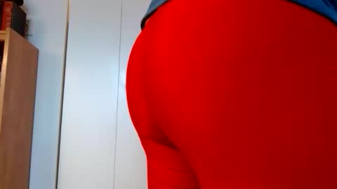 Snapshot of tightshortsspank chatting on 11/27/25, 08:44 Tightshortsspank online show from 11/27/25, 08:44