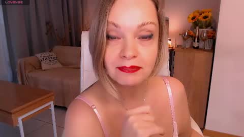Snapshot of tilly_eliot chatting on 06/19/26, 08:12 Tilly online show from 06/19/26, 08:12