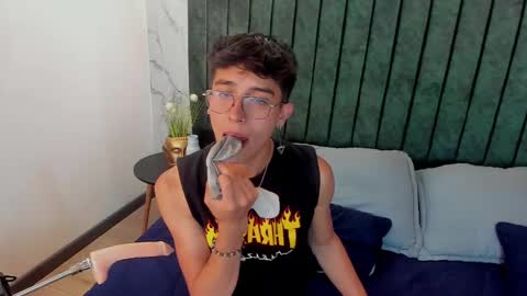 Snapshot of tim__fox chatting on 02/05/25, 08:04 Tim Fox online show from 02/05/25, 08:04