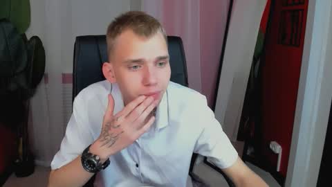 Snapshot of tim_blackk chatting on 10/16/25, 08:54 Tim online show from 10/16/25, 08:54