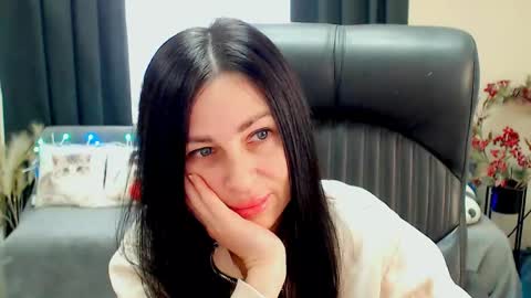 Snapshot of timeparadice chatting on 05/19/26, 07:37 Luisa online show from 05/19/26, 07:37
