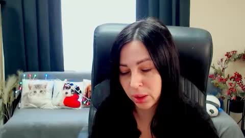 Snapshot of timeparadice chatting on 05/27/26, 08:11 Luisa online show from 05/27/26, 08:11