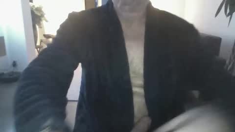 Snapshot of times20 chatting on 10/24/25, 05:15 times20 online show from 10/24/25, 05:15