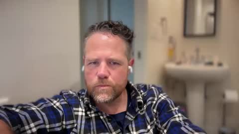 Snapshot of timjcali chatting on 11/06/25, 09:26 Tim online show from 11/06/25, 09:26