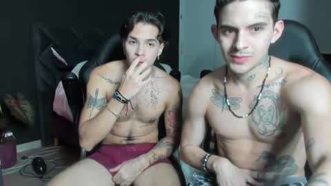Snapshot of timothy_eliot chatting on 02/05/25, 10:30 wanna play bareback uncut colombian couple new twink bbk online show from 02/05/25, 10:30