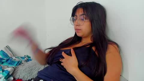 Snapshot of tina14v chatting on 12/17/24, 05:26 west tina online show from 12/17/24, 05:26