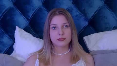 Snapshot of tinaburton chatting on 06/19/26, 05:17 TinaBurton online show from 06/19/26, 05:17