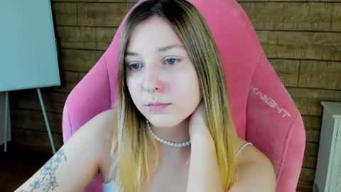 Snapshot of tinaburton chatting on 07/05/26, 04:25 TinaBurton online show from 07/05/26, 04:25