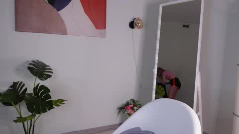 tinasiner online show from 11/14/25, 03:33