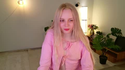 Snapshot of tinasiner chatting on 04/19/26, 01:54 tinasiner online show from 04/19/26, 01:54