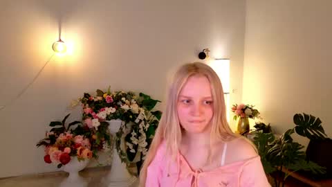 Snapshot of tinasiner chatting on 04/19/26, 06:10 tinasiner online show from 04/19/26, 06:10