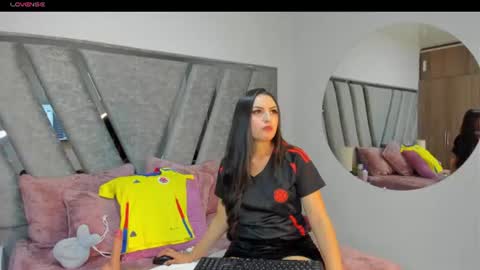 Snapshot of tink_fox chatting on 06/18/26, 02:12 Tink online show from 06/18/26, 02:12