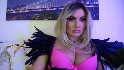 tinkerbell822 online show from 02/18/25, 12:06