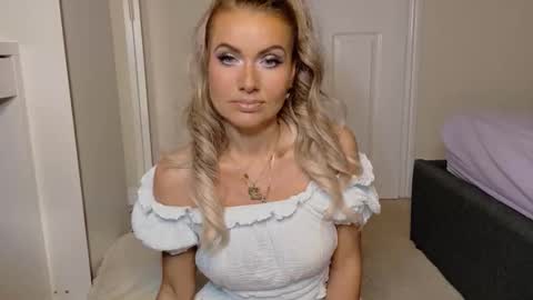 tinkerbell822 online show from 03/12/26, 09:15