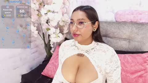 tinna noa online show from 03/11/26, 07:42