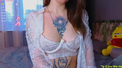 Snapshot of tinnymollys01 chatting on 05/27/26, 01:19 Molly online show from 05/27/26, 01:19