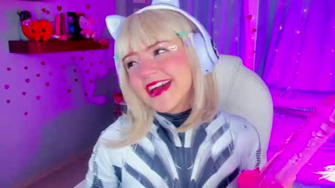 Emmy  blue berry1 online show from 02/17/25, 03:42