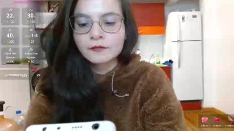 Snapshot of tiny_caroline chatting on 01/15/25, 08:05 Tiny Caroline online show from 01/15/25, 08:05