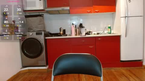 Snapshot of tiny_caroline chatting on 02/25/25, 09:35 Tiny Caroline online show from 02/25/25, 09:35