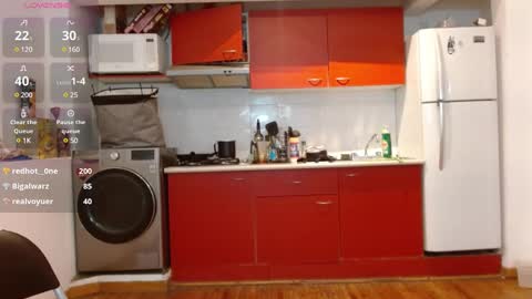 Snapshot of tiny_caroline chatting on 02/26/25, 10:42 Tiny Caroline online show from 02/26/25, 10:42