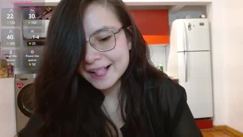 Snapshot of tiny_caroline chatting on 03/06/25, 01:37 Tiny Caroline online show from 03/06/25, 01:37