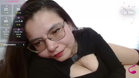 Snapshot of tiny_caroline chatting on 12/01/25, 10:15 Tiny Caroline online show from 12/01/25, 10:15