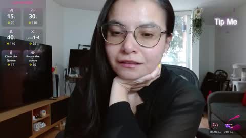 Snapshot of tiny_caroline chatting on 01/13/26, 08:47 Tiny Caroline online show from 01/13/26, 08:47