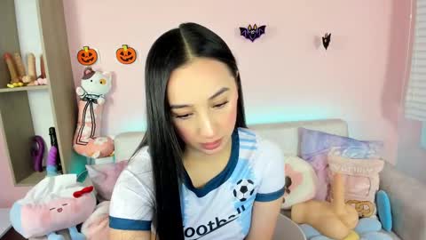 tiny_cora online show from 10/03/25, 04:15