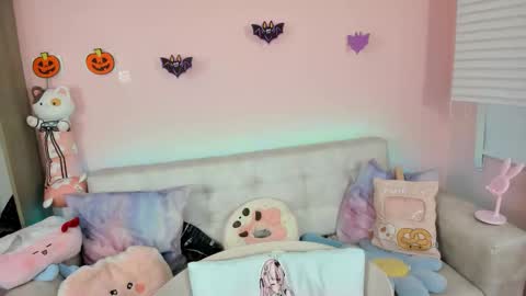 tiny_cora online show from 10/19/25, 04:07