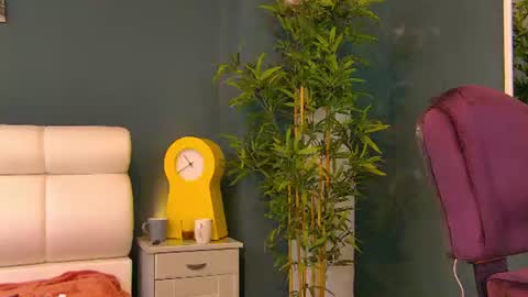 Pretty L online show from 06/28/26, 08:15