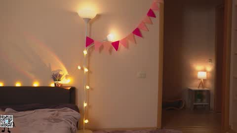 Snapshot of tiny_miracle chatting on 02/18/25, 03:21 Lyssa online show from 02/18/25, 03:21