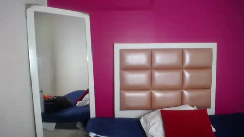 tiny_sarah1 online show from 11/04/25, 04:33