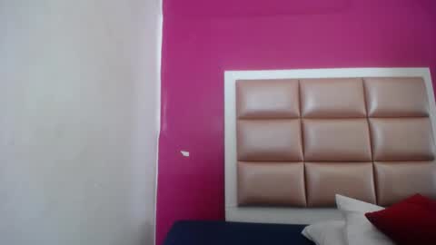 tiny_sarah1 online show from 11/08/25, 09:42