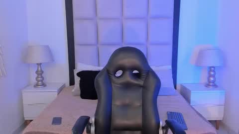 Snapshot of tiny_thomm chatting on 02/07/26, 05:22 Thomm Independent Model online show from 02/07/26, 05:22