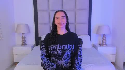 Snapshot of tiny_thomm chatting on 02/19/26, 07:04 Thomm Independent Model online show from 02/19/26, 07:04