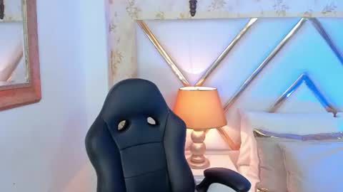 Thomm  Independent Model online show from 08/09/26, 10:36