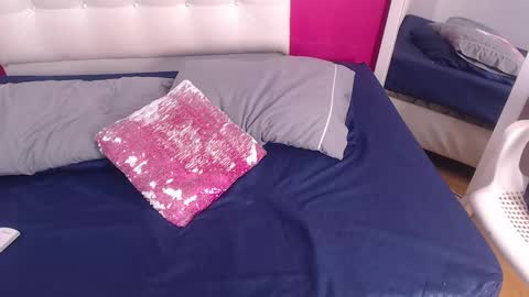 tiny_whore18 online show from 10/13/25, 04:18