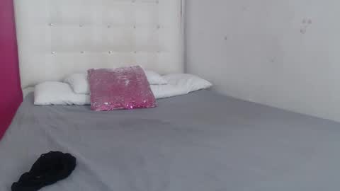 tiny_whore18 online show from 01/17/26, 06:51