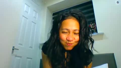 Snapshot of tinyasian911718 chatting on 12/19/24, 06:01 Tinyasian911718 sweetinyasian instagram online show from 12/19/24, 06:01