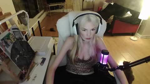stage Kylie Sinner  brand CLITBAIT online show from 02/02/25, 04:48