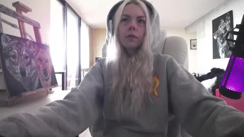 stage Kylie Sinner  brand CLITBAIT online show from 10/26/25, 06:25