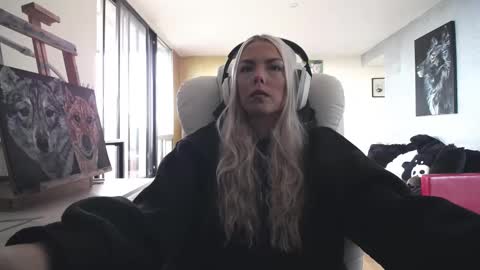 stage Kylie Sinner  brand CLITBAIT online show from 10/28/25, 03:14