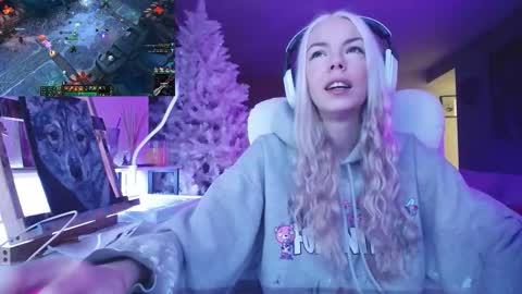 stage Kylie Sinner  brand CLITBAIT online show from 11/24/25, 11:59