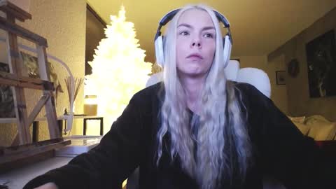 stage Kylie Sinner  brand CLITBAIT online show from 12/03/25, 05:37