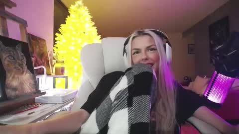 stage Kylie Sinner  brand CLITBAIT online show from 01/18/26, 08:07