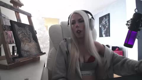 stage Kylie Sinner  brand CLITBAIT online show from 02/07/26, 04:22